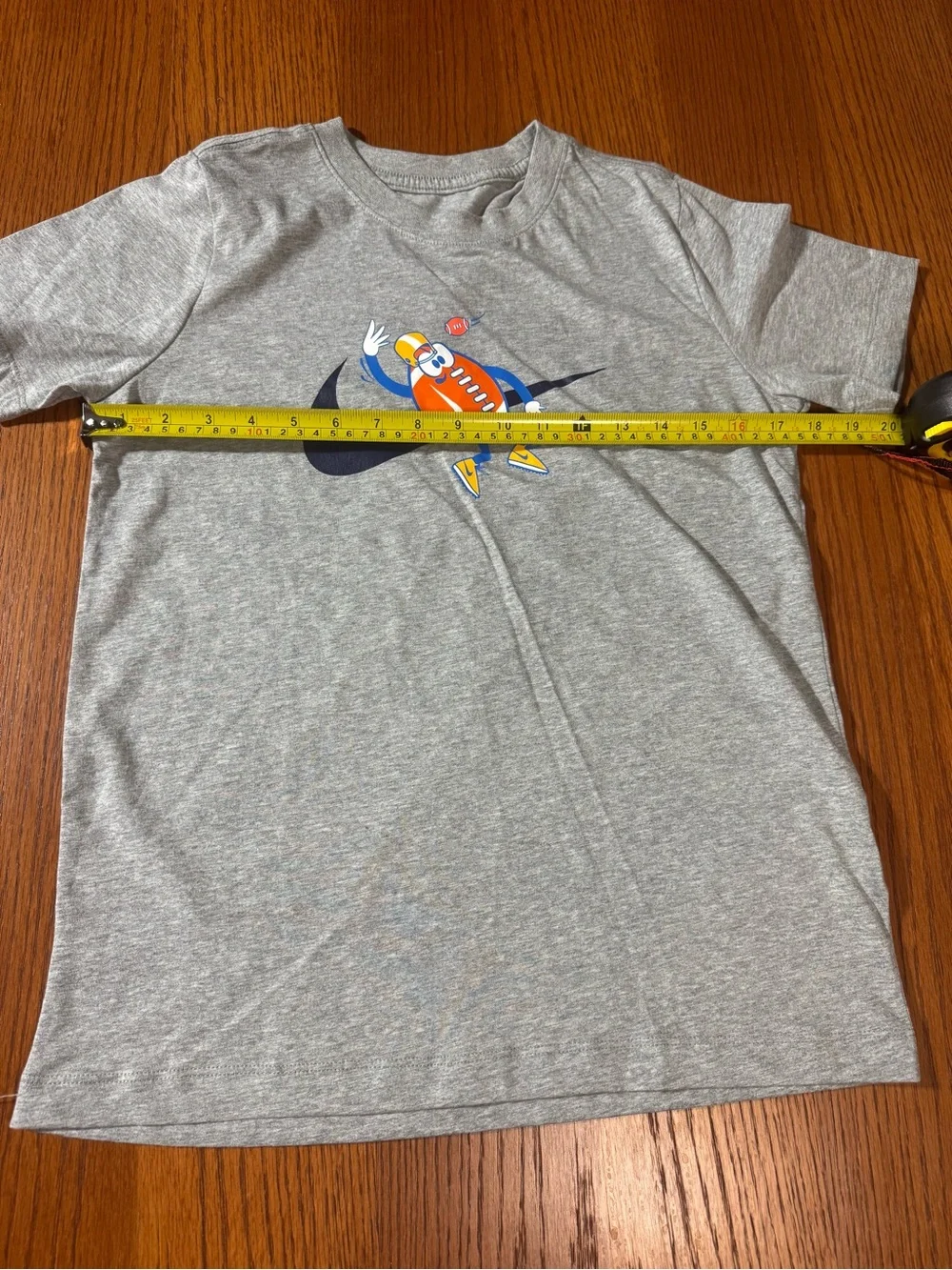 Nike Kids Football Graphic Tee Youth Large Gray Short Sleeve Shirt